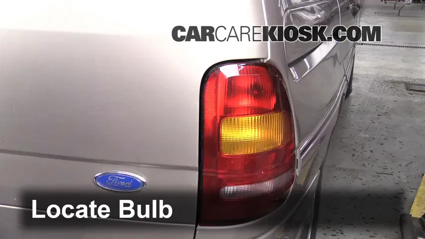 1996 Ford Windstar GL 3.8L V6 Lights